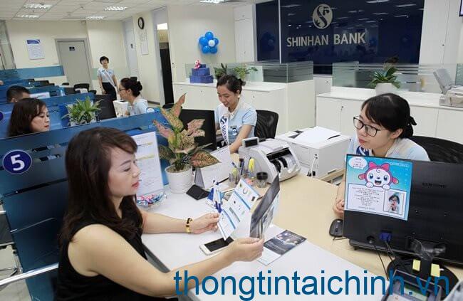 Bạn có thể lấy số tài khoản ngân hàng Shinhan Bank ngay trực tiếp tại ngân hàng