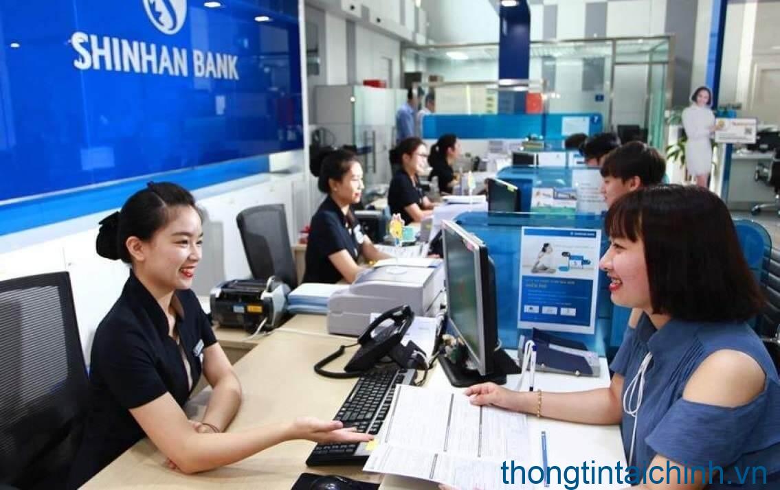 Đội ngũ nhân viên chăm sóc khách hàng của Shinhan Bank tận tình, chuyên nghiệp