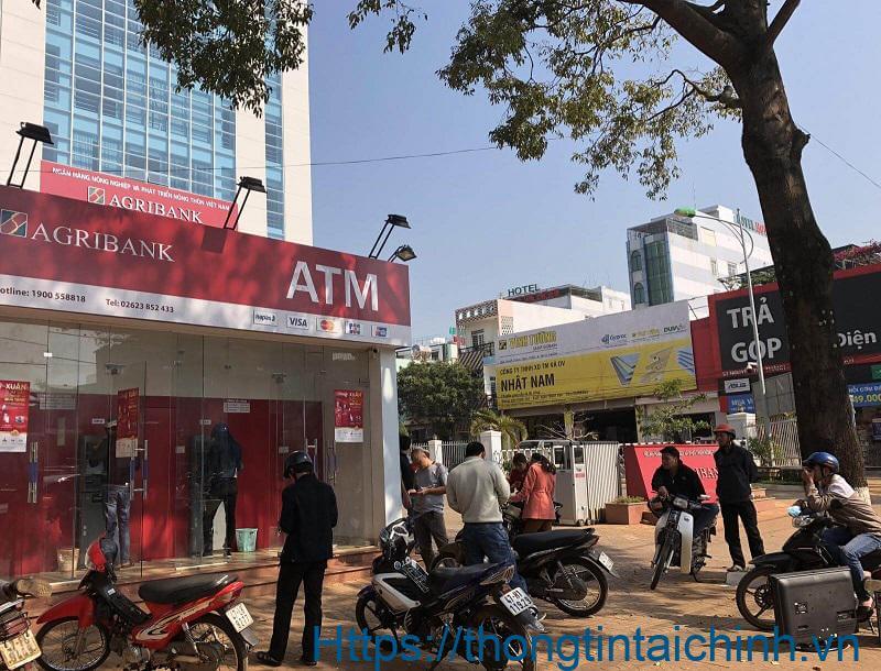 Kiểm tra thẻ ngân hàng Agribank qua cây ATM
