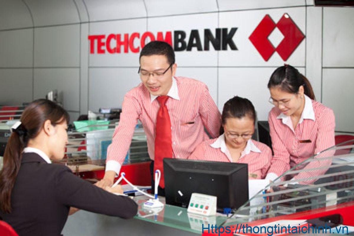 Khi thẻ ATM ngân hàng Techcombank hết hạn bạn có thể đến các chi nhánh/phòng giao dịch ngân hàng để yêu cầu làm lại thẻ