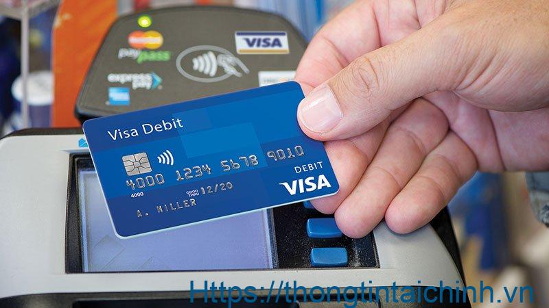 Thẻ ghi nợ liên kết trực tiếp với tài khoản ngân hàng
