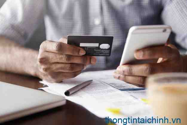 Không đóng phí duy trì tài khoản ảnh hưởng đến điểm tín dụng