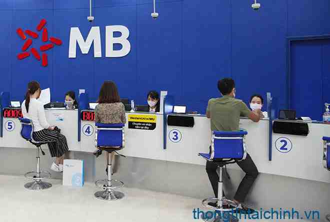 Đến trực tiếp phòng giao dịch, chi nhánh ngân hàng MBBank để yêu cầu mở tài khoản đã đóng